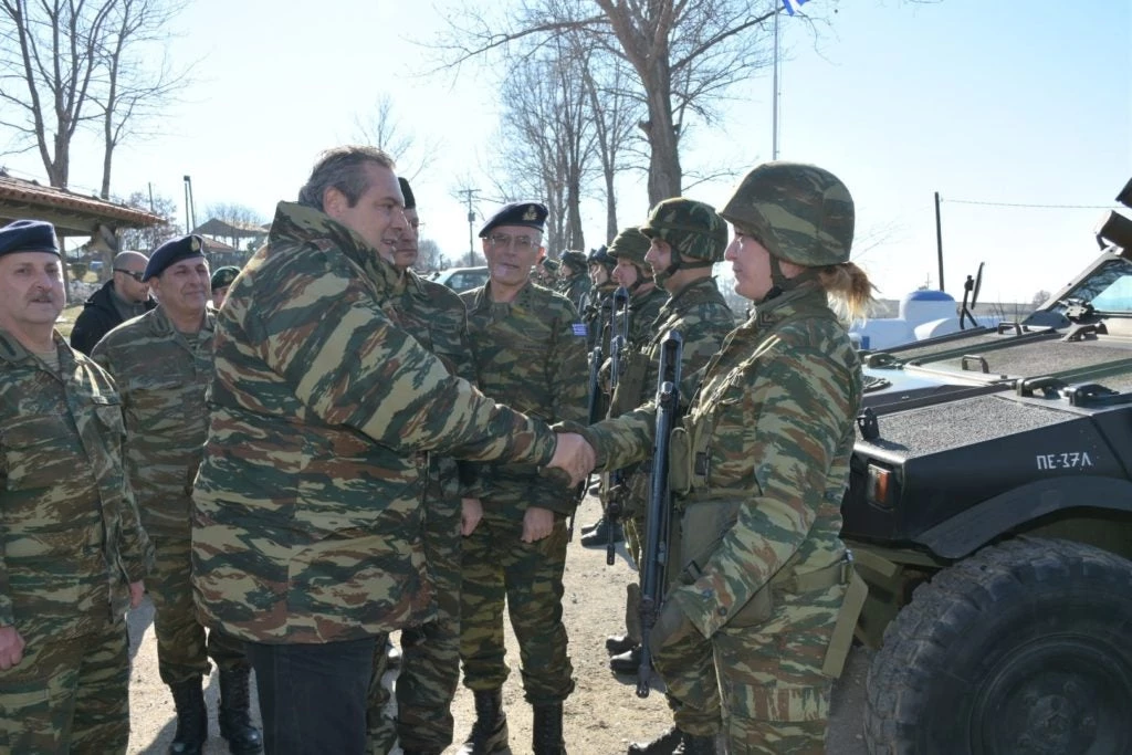 Μήνυμα αποτροπής προς τους Τούρκους: Στον Έβρο ΥΠΕΘΑ και Α/ΓΕΣ – Με ελικόπτερα σε φυλάκια και μονάδες – Δείτε εικόνες